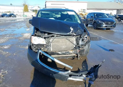 2015 Chrysler Town & Country Touring z USA, uszkodzony, nr VIN 2C4RC1BG7FR596978